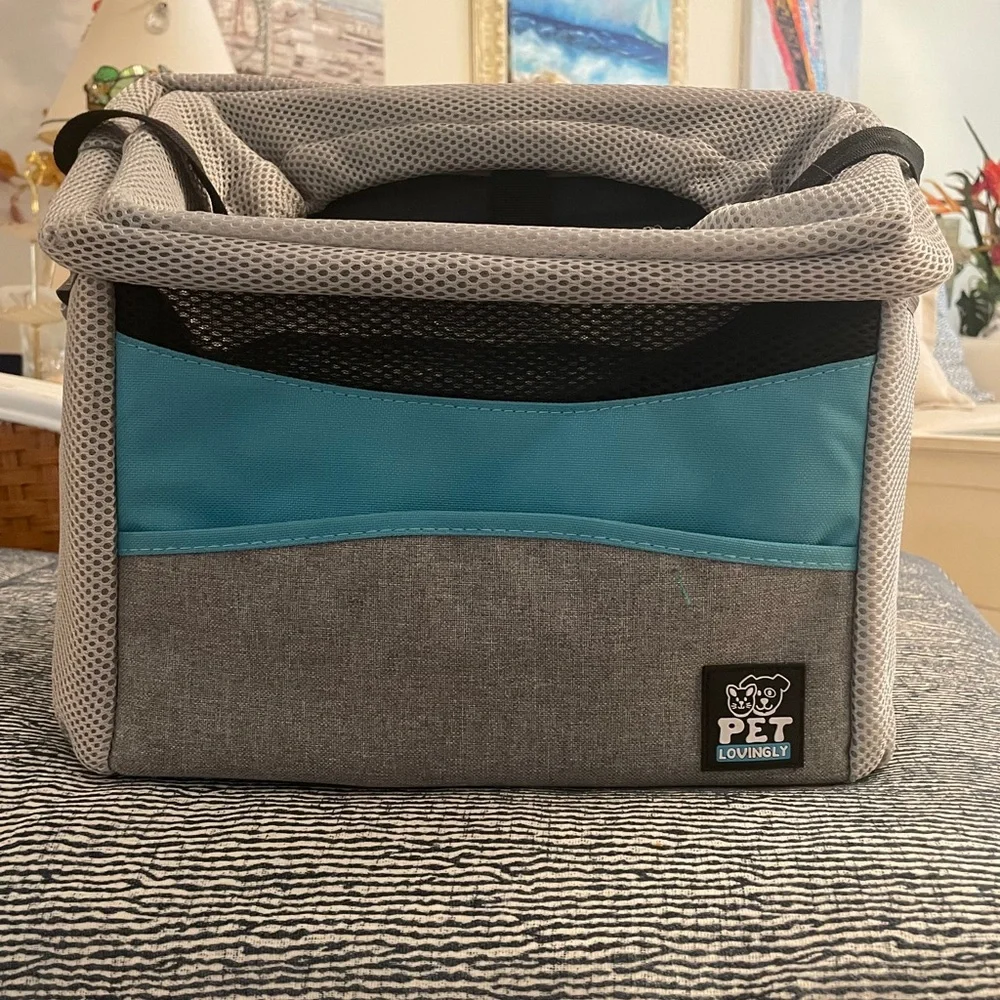 Pet Lovingly pet carrier,new w/o tag,never used,clean, no odor, cleaning out